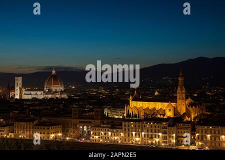 Basilica di Santa Maria del Fiore e Basilica di Santa Croce di Firenze, Firenze, Italia. Foto Stock