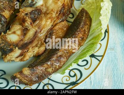 Nyama Choma, che significa carne alla brace, cucina keniana, piatti africani tradizionali assortiti, vista dall'alto. Foto Stock