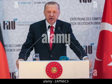 Istanbul, Turchia. 24th Gen 2020. Recep Tayyip Erdogan, Presidente della Turchia, ha tenuto un discorso durante una cerimonia di apertura dell'Università turco-tedesca. Credit: Ahmed Deeb/Dpa/Alamy Live News Foto Stock