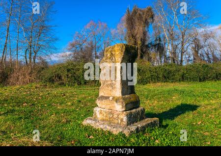 Vista sul sito archeologico di Dion, situato ai piedi del Monte Olimpo. Pieria, Macedonia, Grecia. Foto Stock