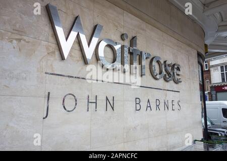 Cartello Waitrose al di fuori di Waitrose & Partners John Barnes, Swiss Cottage, Londra, Regno Unito Foto Stock