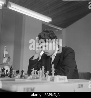 Torneo di scacchi IBM, campione della gioventù E.C. Scholl durante la sua partita Data: 13 luglio 1966 Parole Chiave: Scacchi, partite Nome personale: E.C. Scholl Institution Name: Ibm Chess Tournament : Evers, Joost/Anefo Foto Stock