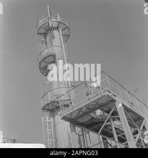 Apertura ufficiale da parte di Prins Bernhard della raffineria Mobil Oil di Amsterdam Parte della raffineria Data: 24 settembre 1968 Località: Amsterdam, Noord-Holland Parole Chiave: Raffinerie Nome istituto: Mobil Oil Foto Stock