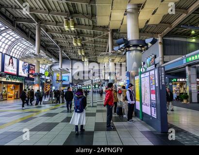 Tokyo, Giappone - 1 Gennaio 2016. Stazione ferroviaria JR di Tokyo, Giappone. I treni sono un modo molto conveniente per i visitatori di viaggiare in Giappone. Foto Stock