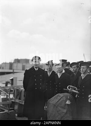 Kortenaer Leaves Den Helder Data: 3 aprile 1948 Parole Chiave: Crew Institution name: HM Kortenaer Foto Stock