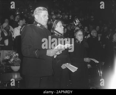 Orsborn generale dell'Esercito Di Salvezza nel Concertgebouw Annotazione: Il generale di sinistra Albert W.T. Orsborn, accanto a lui sua moglie Commissario signora Phillis Orsborn-Higgins Data: 27 Giugno 1948 luogo: Amsterdam, Noord-Holland Parole Chiave: Religioni Nome personale: Orsborn, A. Foto Stock