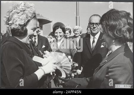 Serie 018-0147 t/m 018-1050 Beatrix e Claus visite Congresso di M68 Data: 30 marzo 1968 luogo: Cronten Parole Chiave: Visite, congressi, regali, casa reale, principesse, principesse Nome personale: Beatrix, principessa, Claus, Prince, M68, Vrolijk Sig.ra Institution name: Nederlandse Stichting voor Artzinnige Forming Foto Stock