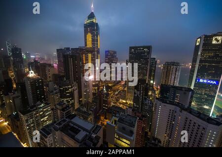 Città di Hong Kong di notte, paesaggio della città degli affari. 28 Aprile 2014, Hong Kong Cina Foto Stock