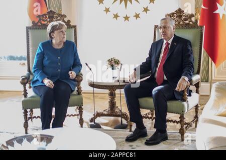 Istanbul, Turchia. 24th Gen 2020. La cancelliera Angela Merkel (CDU) incontra Recep Tayyip Erdogan, presidente della Turchia. Credit: Ahmed Deeb/Dpa Pool/Dpa/Alamy Live News Foto Stock