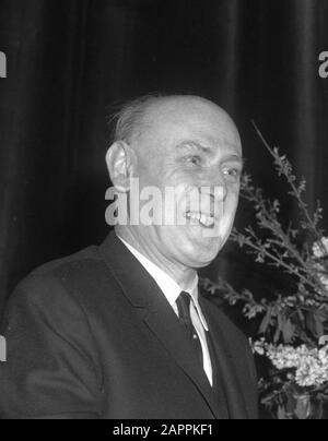 Cerimonia di premiazione Premio Albert Schweitzer, prof. Dr. A.M.A. de Waelhens Data: 15 gennaio 1966 Parole Chiave: Cerimonie di premiazione Nome personale: Waelhens, Alphonse de Foto Stock