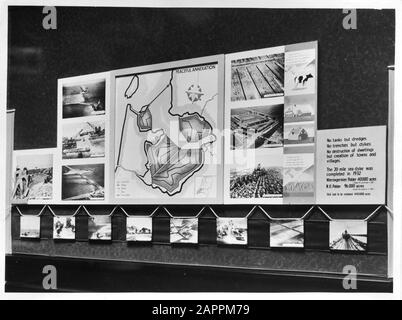 HIE [Olanda in Inghilterra]/Anefo London series [Exhibition on the Netherlands in Glasgow] Annotation: Repronegative Date: August 1942 Location: Glasgow, Great Britain Keywords: EXHIBITIONS, World War II Foto Stock