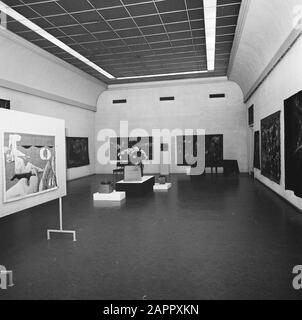 Mostra di arazzi moderni belgi ad arti et Amicitiae ad Amsterdam Panoramica della mostra Data: 12 novembre 1973 Località: Amsterdam, Noord-Holland Parole Chiave: Mostre, arazzi Foto Stock