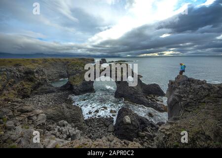 Arnarstapi città sulla costa di Snaefell in Islanda bellissimo paesaggio Foto Stock