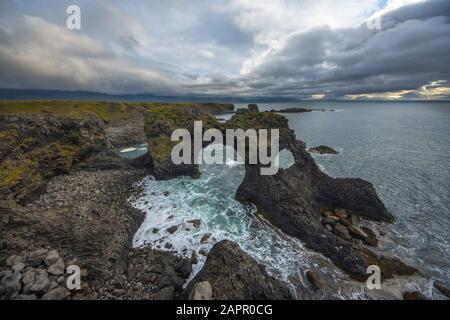 Arnarstapi città sulla costa di Snaefell in Islanda bellissimo paesaggio Foto Stock