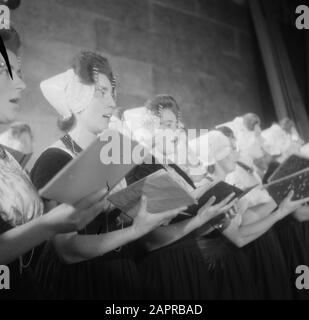 Filmopshots Polygoon-profili film The dike is close Annotation: The film, starring Kees Brusse, premiered on October 6, 1950 Date: November 10, 1949 Location: Walcheren, Zeeland Keywords: Films Settings Name: Polygon Foto Stock