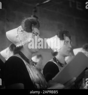 Filmopshots Polygoon-profili film The dike is close Annotation: The film, starring Kees Brusse, premiered on October 6, 1950 Date: November 10, 1949 Location: Walcheren, Zeeland Keywords: Films Settings Name: Polygon Foto Stock