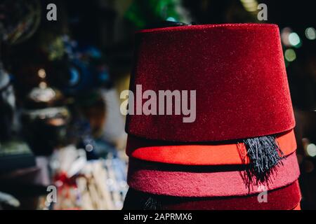 Turco, Arabo copricapo cappello fez, fes o tarboosh con nappa 17265904  Stock Photo su Vecteezy