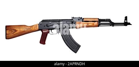 Kalashnikov fucile d'assalto akm assemblato isolato su sfondo bianco Foto Stock