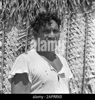 Viaggio a Suriname e Antille Olandesi A Arawak Indian a Pierrekondre in Suriname Data: 1947 luogo: Pierrekondre, Suriname Parole Chiave: Indiani, Indiani Foto Stock