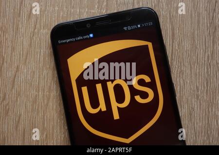 Logo UPS visualizzato su uno smartphone moderno Foto Stock