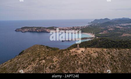 Fuco girato su alcune colline di Maiorca, alba su alcune colline in Spagna Foto Stock