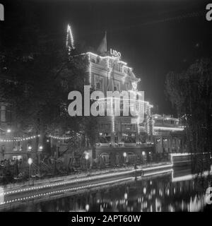 Cinquant'anni di governo dell'illuminazione del partito della regina Wilhelmina. Il Lido di Leidseplein ad Amsterdam Data: Settembre 1948 Località: Amsterdam, Noord-Holland Parole Chiave: Serate, edifici, anniversari, casa reale, illuminazione Nome istituto: Lido Foto Stock