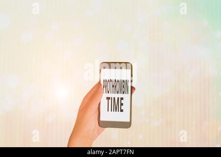 Segno di testo che mostra Il Tempo di protrombina. Foto d'affari che mostra valutare la sua capacità di formare adeguatamente coaguli di sangue Foto Stock