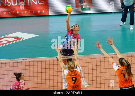 Elitsa Vasileva , 16 (igor gorgonzola novara) durante Igor Gorgonzola Novara vs Allianz MTV Stuttgart, Volleyball Champions League Women a Novara, Italia, 23 gennaio 2020 Foto Stock