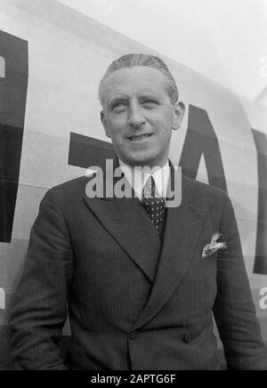 Aeroporto di Berlino - Tempelhof Harry Laponder al Fokker F.XX PH-AIZ Silver Gull Data: Ottobre 1934 posizione: Berlino, Germania Parole Chiave: Aviazione, compagnie aeree, velivoli, personale aeronautico Nome personale: Laponder, Harry Foto Stock