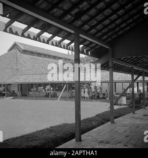 Volontari di guerra a Malacca e Indonesia il campo di Adek a Batavia Data: Novembre 1945 luogo: Batavia, Indonesia, Indonesia, Jakarta, Indie orientali olandesi Parole Chiave: Edifici, campi di tirocinio Foto Stock