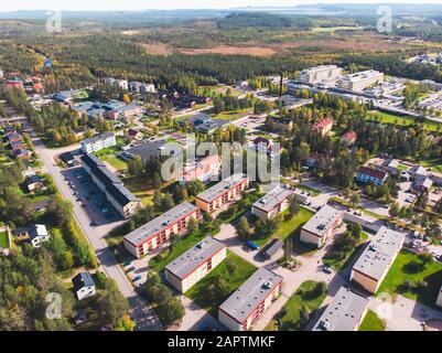 Veduta aerea estiva soleggiata della città di Gallivare, una località e la sede del comune di Gallivare nella contea di Norrbotten, provincia di Lapponia, Svezia Foto Stock