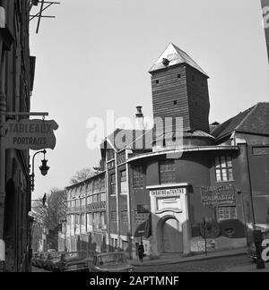 Pariser Bilder [la vita di strada di Parigi] il Théâtre du Tertre, sul retro di le Jardin du Montmartre Data: 1965 Località: Francia, Parigi Parole Chiave: Discoteche, teatri Foto Stock