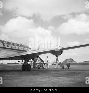 Viaggio in Suriname e Antille Olandesi Aruba Aeroporto Data: 1947 Località: Aruba Parole Chiave: Bagagli, aeroplani, aeroporti Nome personale: Hayberg Nome istituzione: Dakota : Poll, Willem van de, Foto Stock