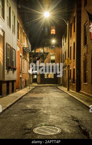 Empty Street at Night a Boston lungo il Freedom Trail Foto Stock