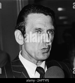 Arrivo del team olandese a Schiphol dal Campionato europeo Italia; Jan Zwartkruis, kop.; Foto Stock