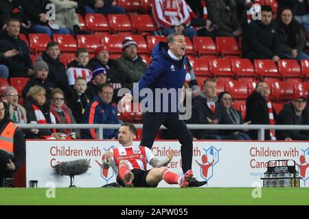 Sunderland, Regno Unito. 24th gennaio 2020. Sunderland, INGHILTERRA - GENNAIO 24TH Direttore Sunderland Phil Parkinson durante la partita Sky Bet League 1 tra Sunderland e Doncaster Rovers allo Stadio Di luce, Sunderland Venerdì 24th Gennaio 2020. (Credit: Mark Fletcher | MI News) La Fotografia può essere utilizzata solo per scopi editoriali di giornali e/o riviste, licenza richiesta per uso commerciale Credit: Mi News & Sport /Alamy Live News Foto Stock