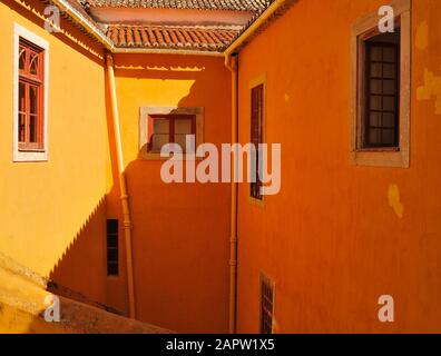 Vista ravvicinata di un angolo esterno del Palazzo di Sintra, Portogallo Foto Stock