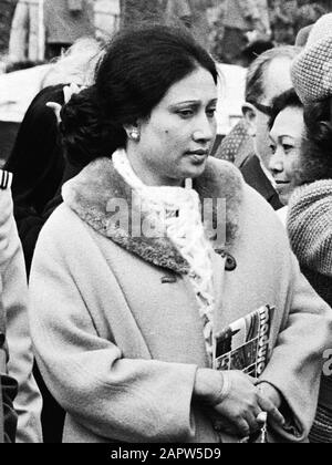 Il presidente Ziaur Rahman del Bangladesh e la moglie nel paese la principessa Beatrix e la signora Begem Ziaur Rahman visite Madurodam Data: 23 aprile 1979 Parole Chiave: Principesse, visite di stato Nome personale: Beatrix, principessa, Ziaur Rahman, Begem Foto Stock