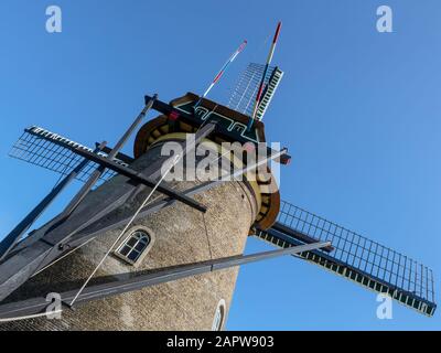 PAESI BASSI - 04 LUGLIO 2019: Primo piano di uno storico mulino a vento a Kinderdijk Foto Stock