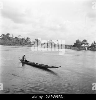 Viaggio in Suriname e Antille Olandesi Korjaal sul Suriname Data: 1947 luogo: Suriname Parole Chiave: Fiumi, navi Foto Stock