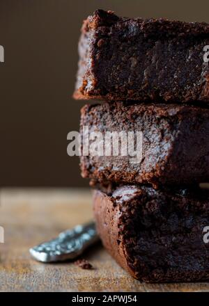 brownies di cioccolato a base di piante fatto con patate dolci primo piano Foto Stock