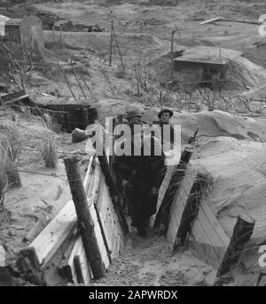 Truppe Ned. Liberate paesi bassi, dormono in tedesco costruito bunker / Royal Dutch Princess Irene Brigade Data: Febbraio 1945 luogo: Vrouwenpolder, Zeeland Parole Chiave: Liberazione, esercito, soldati, seconda guerra mondiale Nome istituzione: Principessa Irene Brigade Foto Stock