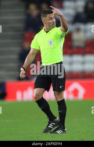 Sunderland, Regno Unito. 24 Gennaio 2020. Arbitro James Adcock durante la partita Sky Bet League 1 tra Sunderland e Doncaster Rovers allo Stadio di luce, Sunderland venerdì 24th gennaio 2020. (Credit: Mark Fletcher | MI News) La Fotografia può essere utilizzata solo per scopi editoriali di giornali e/o riviste, licenza richiesta per uso commerciale Credit: Mi News & Sport /Alamy Live News Foto Stock