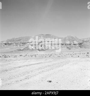 Israele 1960-1965: Deserto Negev, struttura geologica paesaggio di montagna Rocky Data: 1 gennaio 1960 posizione: Israele, Negev Parole Chiave: Montagne, geologia, panorami, rocce, pietra, deserti Foto Stock