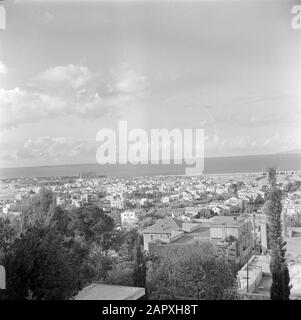 Israele 1948-1949: Città di Haifa visto dal Karmelberg Data: 1948 posizione: Haifa, Israele, Carmel Parole Chiave: Coste, panorami, abitazioni, mari Foto Stock