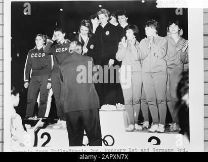 Ungherese: Olimpiadi di Tokyo, pugnale femminile, Russia, Ungheria, NSR. I Vincitori Del Team Ungherese: Judit Ágoston, Lídia Dömölky, Katalin Juhász, Paula Marosi, Ildikó Riző; Foto Stock