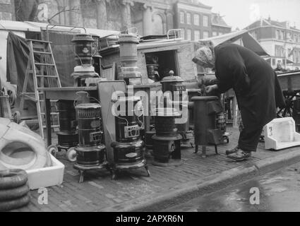 Stufe usate al Waterlooplein Amsterdam Data: 5 Dicembre 1958 Località: Amsterdam, Noord-Holland Foto Stock