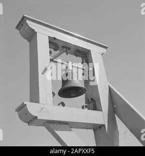 Volendam Volendam. Poltrona a campana semplice con il cosiddetto Orologio da matrimonio dal 1771 Data: Settembre 1959 luogo: Noord-Holland, Volendam Parole Chiave: Orologi Foto Stock