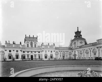 Viaggio in Polonia Forecourt (cour d'honeur) del Palazzo Wilanow vicino Varsavia Data: 1934 posizione: Polonia, Varsavia Parole Chiave: Architettura, barocco, mura, palazzi, pilastri, piazze Foto Stock