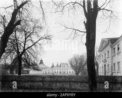 Viaggio in Polonia Forecourt (cour d'honeur) del Palazzo Wilanow vicino Varsavia Data: 1934 posizione: Polonia, Varsavia Parole Chiave: Architettura, barocco, mura, palazzi, piazze Foto Stock